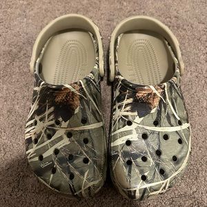 Crocs camo